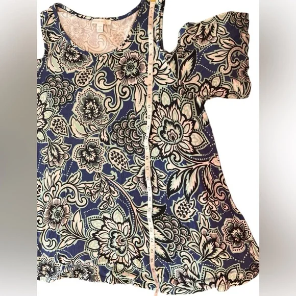 Westport Floral Cold Shoulder Swing Hem Top Size 1X - Picture 6 of 6